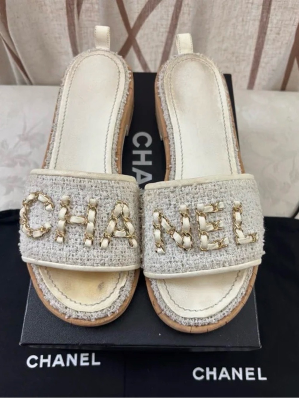 🆕 Chanel Signature chain Tweed Mules 😍